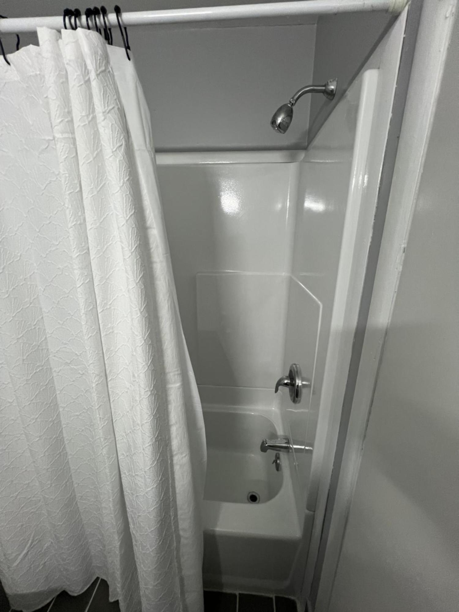 Nest Inn Watertown Bagian luar foto